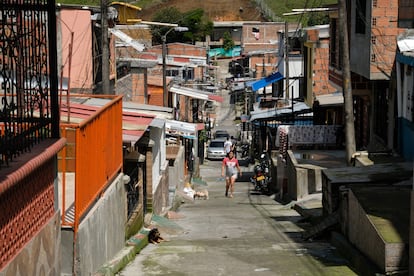 Vista de la comunidad Villa Santana, uno de los barrios más pobres y con un alto índice de violencia en Pereira, Colombia, el 14 de septiembre de 2023.