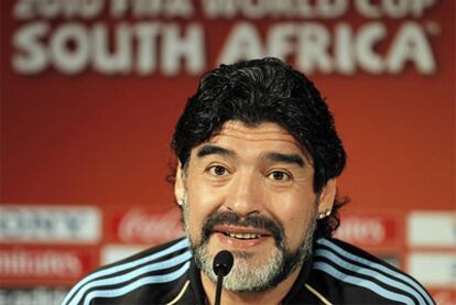 Maradona se ve cómodo en su papel de seleccionador y augura que el juego de la albiceleste irá en progresión a medida que avance el calendario