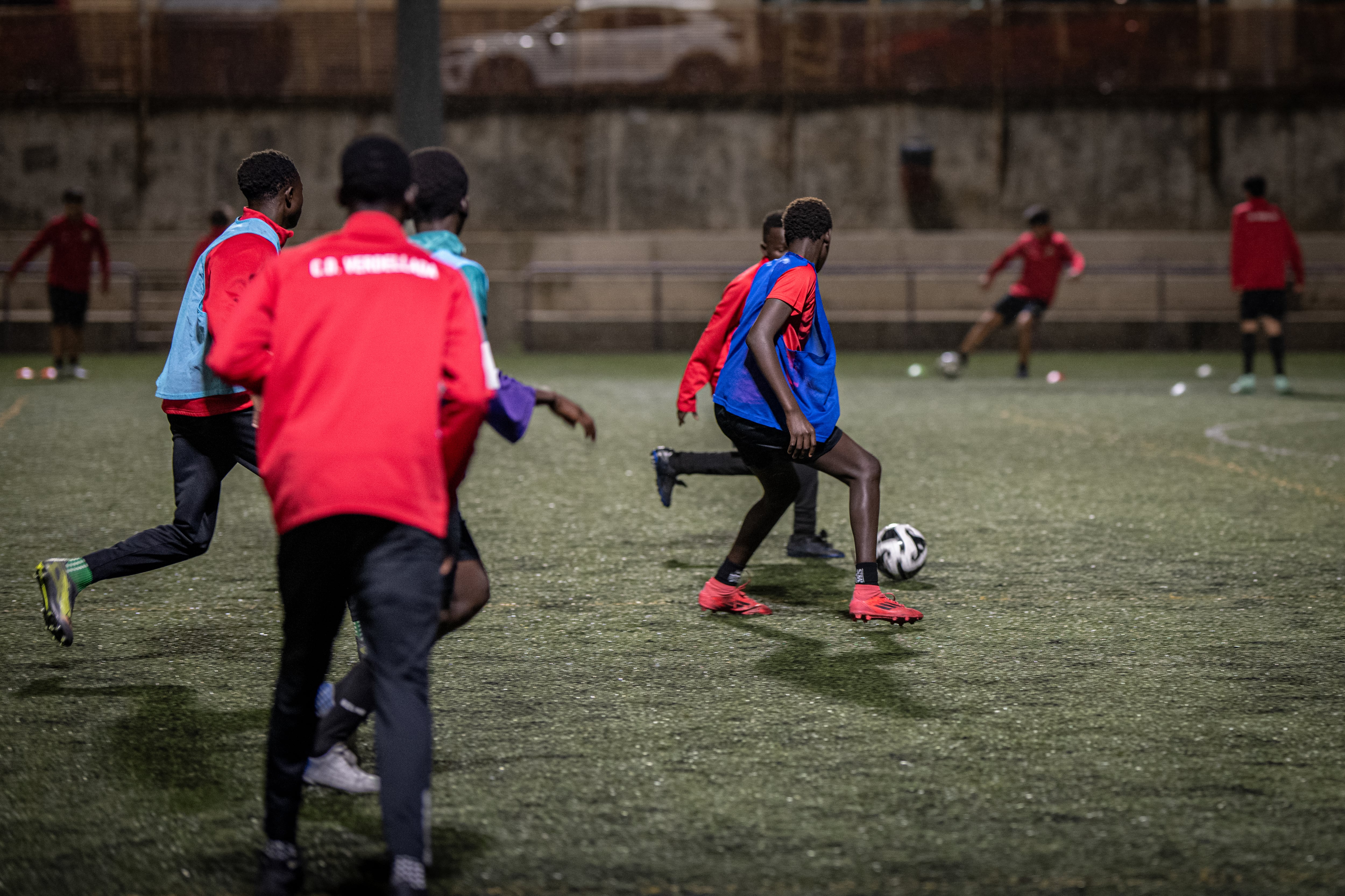 El Consejo de Deportes advierte a la FIFA de que debe permitir a los menores extranjeros jugar al fútbol federado