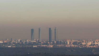 Nube de polución sobre Madrid. 