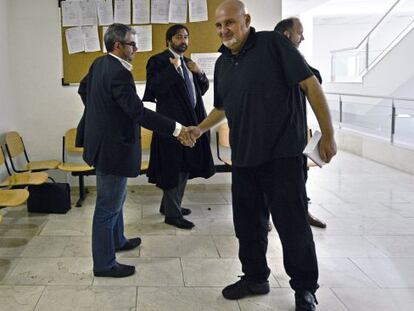 Reixa y Fasero se saludan durante el juicio