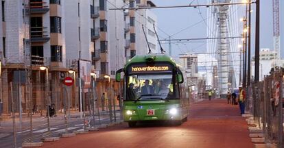 El Tram de Castell&oacute;n conecta la Universidad Jaume I con el distrito mar&iacute;timo de Castell&oacute;n.