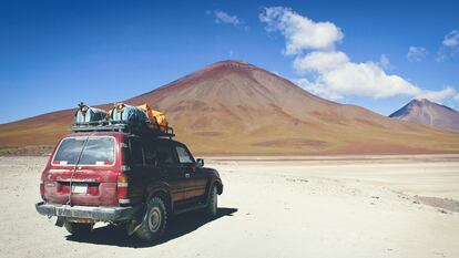 Coche en el desierto