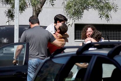 Familiares de las víctimas de un tiroteo de Aranjuez.