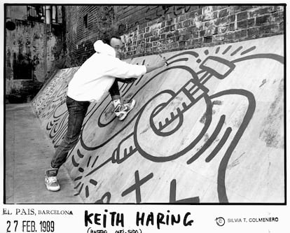 Keith Haring paints a mural in Barcelona, a few months before his death due to medical complications from AIDS.