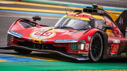 El Ferrari manejado por Miguel Molina, Antonio Fuoco y Nicklas Nielsen en las 24 horas de Le Mans.