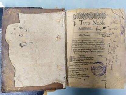 Edición de 1634 de la pieza teatral de Shakespeare 'Los dos nobles caballeros' la más antigua que hay en España. Primera obra de Shakespeare llegada a España JOHN STONE/REAL COLEGIO DE LOS ESCOCESES