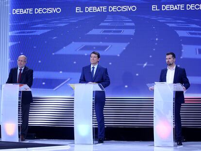 Luis Tudanca, Alfonso Fernández Mañueco y Francisco Igea durante el segundo y último debate televisivo de cara a las elecciones autonómicas celebrado este miércoles en Valladolid.