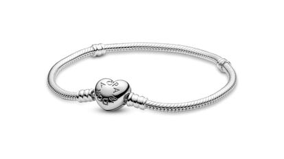 ¿Qué regalar en San Valentín? Una joya, como por ejemplo una pulsera, es un gran acierto.