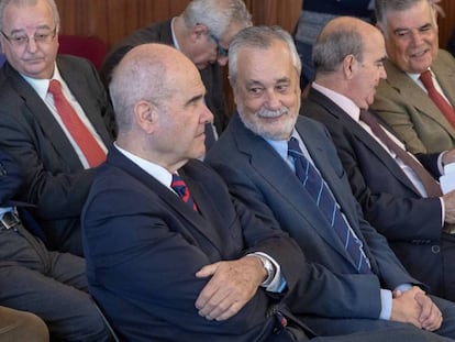 Los expresidentes Manuel Chaves y José Antonio Griñán, durante el juicio en la Audiencia de Sevilla.