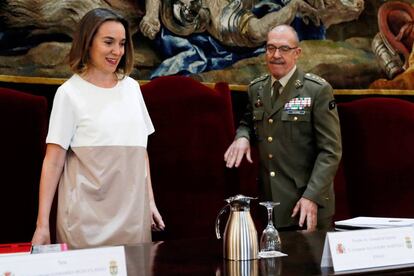 La alcaldesa de Logroño, Concepción Gamarra, junto al jefe del Estado Mayor de la Defensa, Fernando Alejandre.