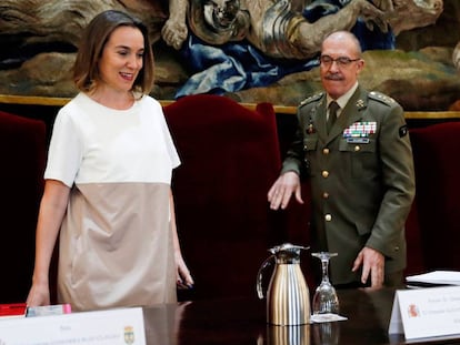 La alcaldesa de Logroño, Concepción Gamarra, junto al jefe del Estado Mayor de la Defensa, Fernando Alejandre.