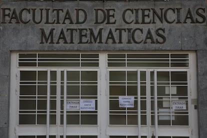 La facultad de matemáticas de la Complutense de Madrid cerrada por la pandemia.