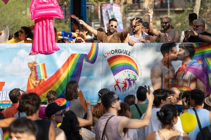 Un momento de la manifestación de la comunidad LGTBI+ en Barcelona.