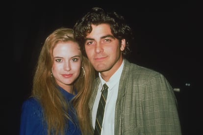 George Clooney y Kelly Preston en 1985.