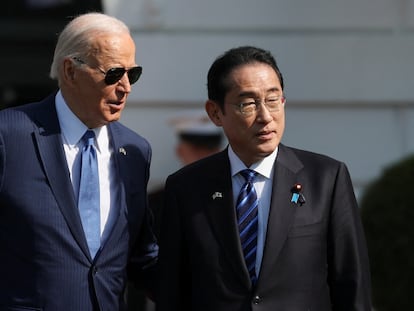 El presidente de Estados Unidos, Joe Biden, y el primer ministro japonés, Fumio Kishida, el 10 de abril en Washington.