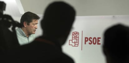 Javier Fernandez, presidente de la gestora del PSOE, ayer en Madrid