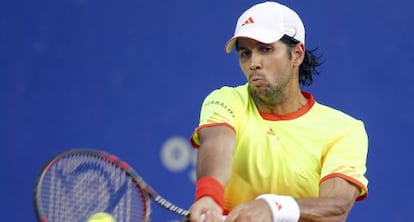 Fernando Verdasco devuelve una pelota al japonés Nishikori.