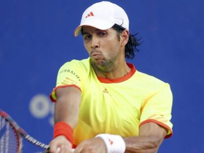 Fernando Verdasco devuelve una pelota al japonés Nishikori.