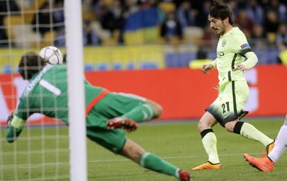 David Silva marca el segundo gol del City.