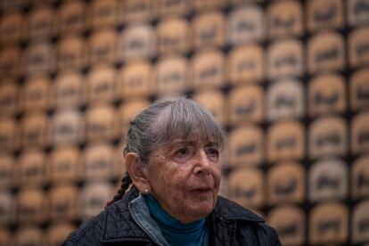 artista Beatriz González durante una entrevista en el contramonumento Fragmentos en Bogotá, el 12 de Septiembre.