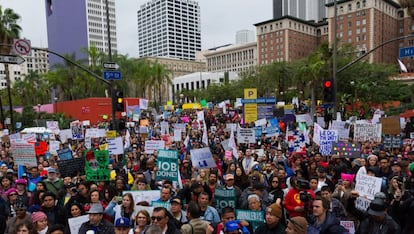 Manifestação em defesa dos imigrantes em Los Angeles, no sábado.