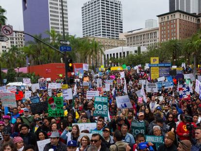 Manifestação em defesa dos imigrantes em Los Angeles, no sábado.