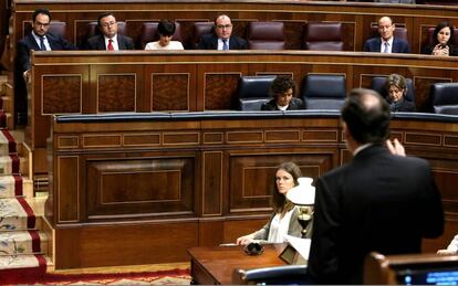 Mariano Rajoy contesta a Antonio Hernando en el Congreso.
