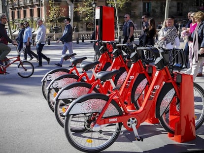 Bicicletes de la segona generació del Bicing en una de les noves estacions.