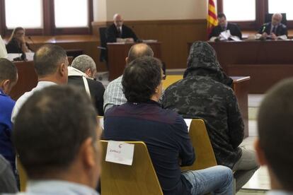 Els acusats, a la primera sessió del judici a la 'banda del port'.