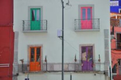 Una colorida fachada de Guanajuato.
