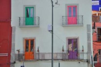 Una colorida fachada de Guanajuato.