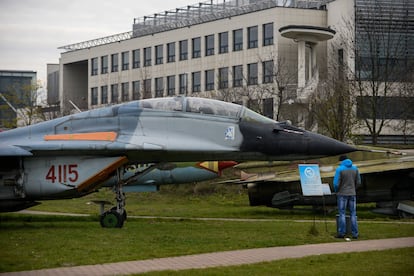 Un avión de combate Mikojan MiG-29GT de Polonia, el pasado lunes en Cracovia.