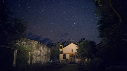 El cielo estrellado sobre la iglesia de Bojayá, en 2015.