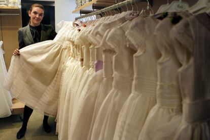 Vestidos de comunión para la crisis de Edbe Bridal.