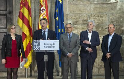 El presidente de la Generalitat, Ximo Puig, con la consejera de Obras Públicas, María José Salvador a su lado.