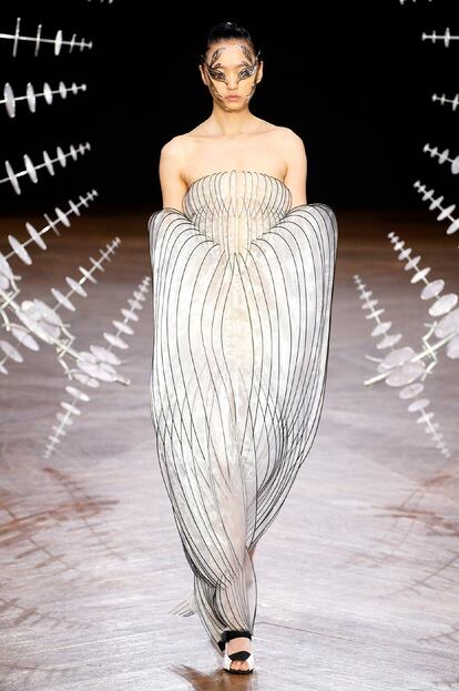 iris van herpen moda