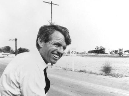 Robert Kennedy, nombrado por su hermano fiscal general, será el relevo natural de la saga. Cuando está a punto de conseguir la nominación demócrata para luchar por la Casa Blanca, es asesinado en el Hotel Ambassador de California.