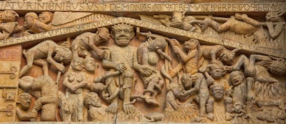 Representaciíon del Infierno, con el diablo en el centro, en la iglesia de Santa Fe de Conques (Aveyron, Francia).