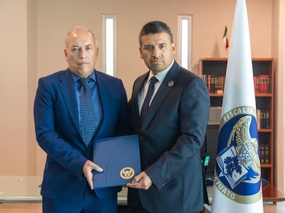 Carlos Zamarripa (right), attorney general of the Mexican state of Guanajuato, with the regional prosecutor, Navigio Agustín Gallardo, on the day the latter was appointed, in May of 2023. 