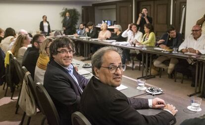 Quim Torra i Carles Puigdemont en la reunió de Junts Per Catalunya a Brussel·les, aquest dimecres.