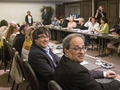 Quim Torra i Carles Puigdemont en la reunió de Junts Per Catalunya a Brussel·les, aquest dimecres.