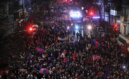 Decenas de miles de simpatizantes de San Lorenzo marchan en Buenos Aires hacia el predio donde hasta 1979 estuvo el estadio del club.