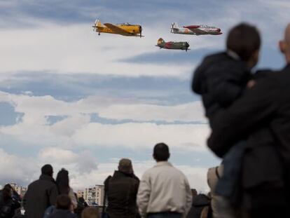 Exhibición de aviones históricos en Cuatro Vientos, Madrid.