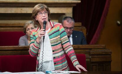 Irene Rigau, consejera de Enseñanza, en el Parlament.
