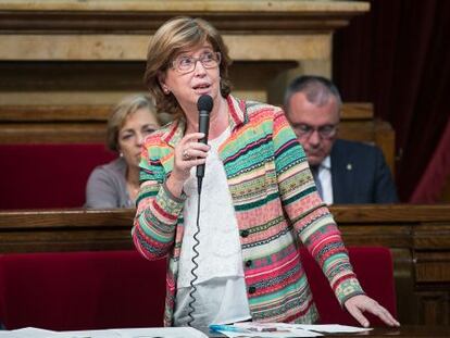 Irene Rigau, consejera de Ense&ntilde;anza, en el Parlament.