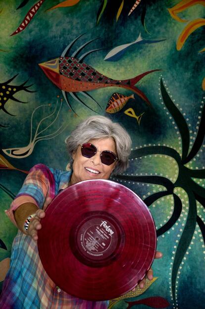 Alejandra Fierro, 'Gladys Palmera', con un elepé de 33 rpm.