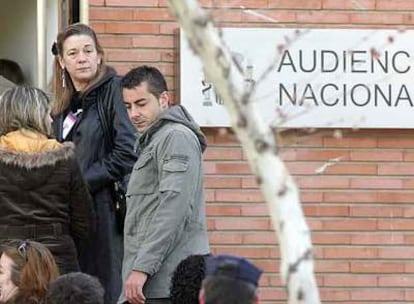 Pilar Manjón, presidenta de la Asociación 11-M Afectados de Terrorismo, en la puerta de la Audiencia.