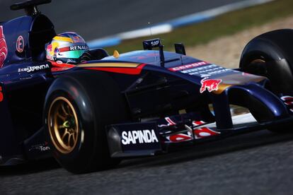 Jean-Eric Vergne, de Toro Rosso, conduciendo el nuevo STR9.