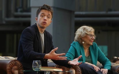 La alcaldesa de Madrid, Manuela Carmena y el candidato a presidente de la Comunidad de Madrid, Iñigo Errejon.